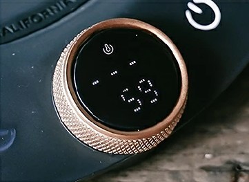 エペイオス電気ケトルの操作ダイヤル。抽出時間を表示できるタイマー機能付き。