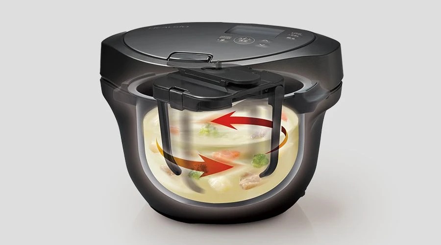 ホットクック内部でまぜ技ウィングが自動回転し、具材をムラなくかき混ぜる様子
