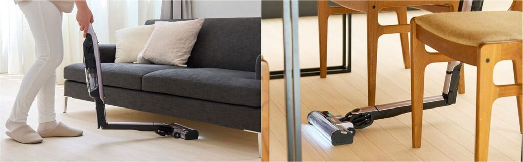 シャーク掃除機のパイプが曲がり、立ったままの姿勢でソファやテーブルの下を掃除している様子