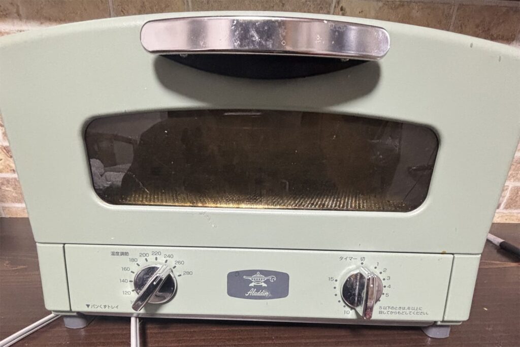 アラジントースターの実機写真・グリーンカラーのアナログダイヤル式